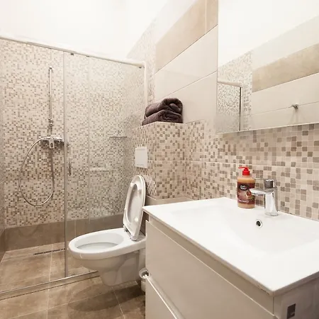 Wonderful Flat On Center * אוזהורוד